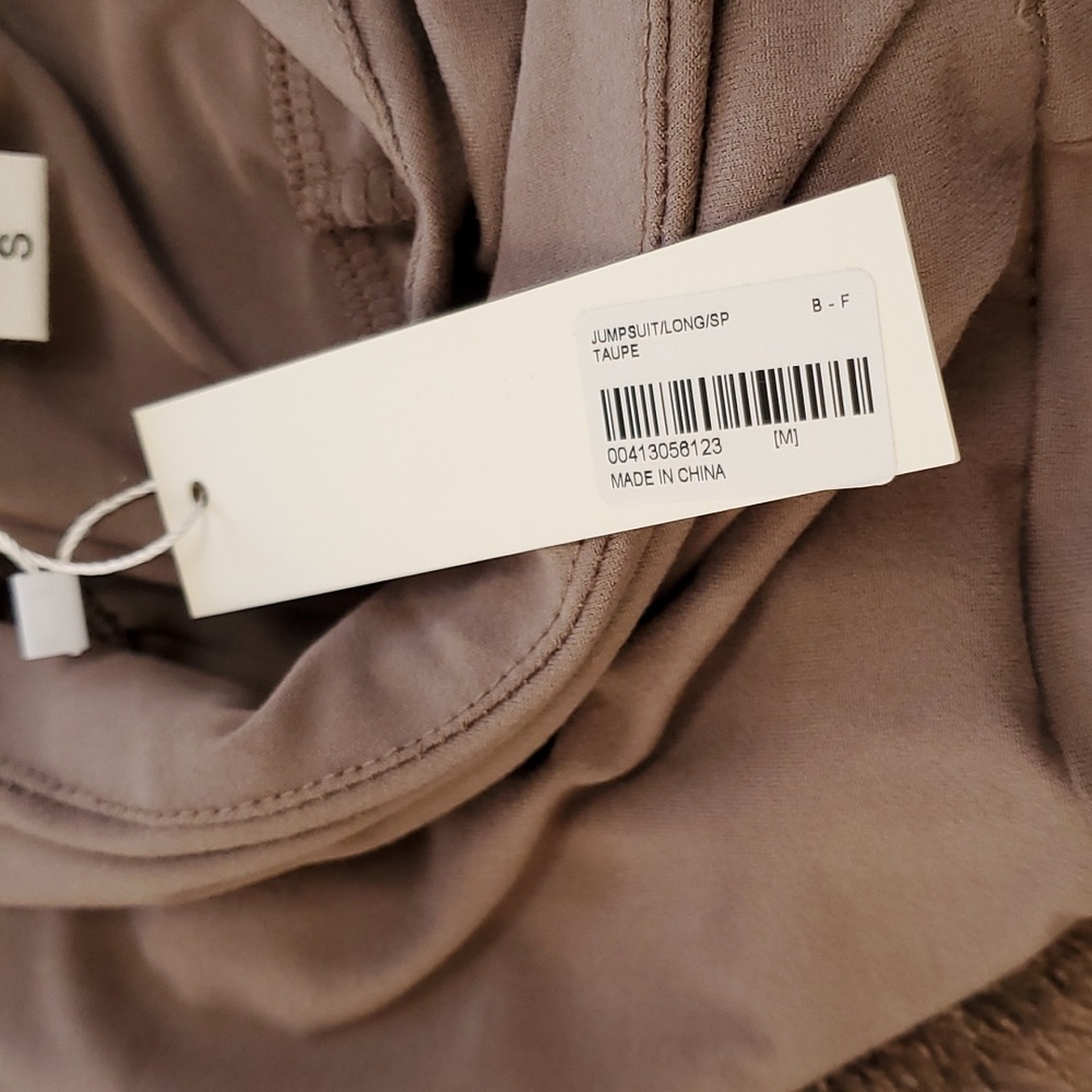 Size small jumpsuit. - Picture 9 of 10